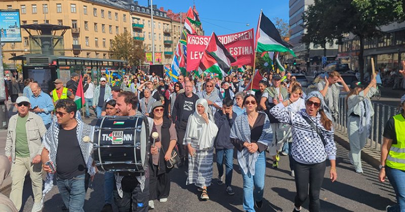 Stockholm'de yüzlerce kişi Filistin'e destek için siyonist Büyükelçiliğine yürüdü