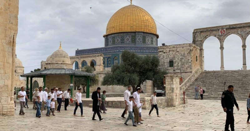 Siyonistler Mescid-i Aksa'ya baskın düzenleyerek ayin yaptı