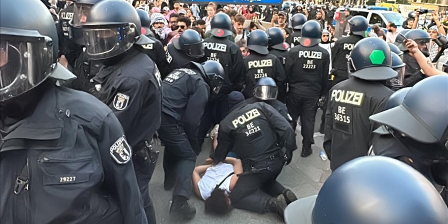 Berlin'de Filistin’e destek için yürüyen çok sayıda gösterici gözaltına alındı