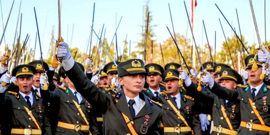 Korsan yeminle şov yapan teğmenlerin ifadesi alındı