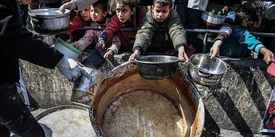 Gazze'de bir çocuk daha "açlıktan" öldü!