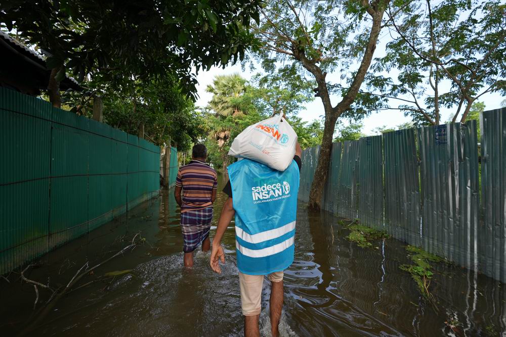 Sadece İnsan Derneği’nden Bangladeş’e sel yardımı