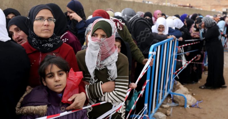 İşgalci İsrail saldırıları nedeniyle Lübnan'ın güneyindeki halk bölgeden kaçıyor