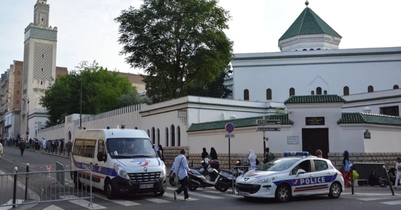 Fransa'da camilere terör saldırısı planlayan Neonazi grubun liderine 18 yıl hapis cezası