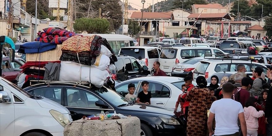 Lübnan'dan kaçan binlerce kişi, Suriye'de Esed rejiminin boşalttığı şehirlere geliyor