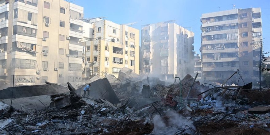 Katil İsrail'in hava saldırıları Beyrut'ta büyük yıkıma neden oldu