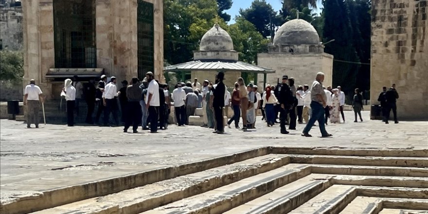 Siyonist gaspçılar "Roş Haşanah Bayramı" bahanesiyle Mescid-i Aksa'ya baskın düzenledi