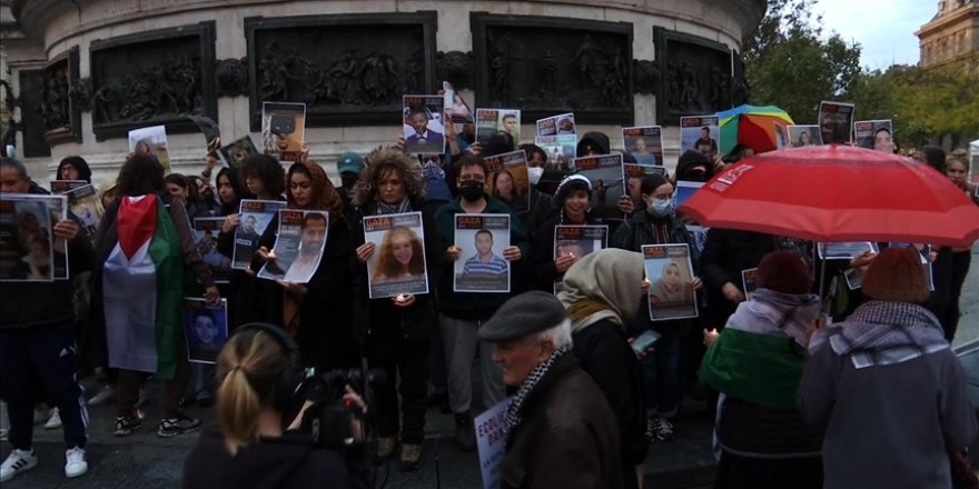 Paris'te Filistin destekçisi kadın hakları savunucuları İsrail'e silah ambargosu uygulanması için yürüdü