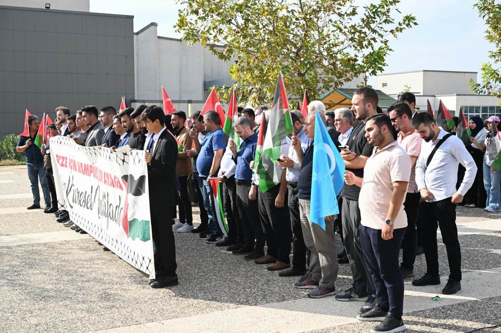 Sütçü İmam Üniversitesi’nde katil İsrail telin edildi