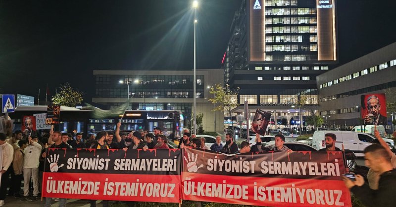 Gazze Dayanışma Platformu'nun çağrısıyla işbirlikçi Starbucks protesto edildi