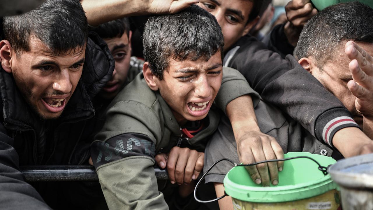 Gazze Şeridi'nin güneyinde un ve ekmek krizi derinleşiyor