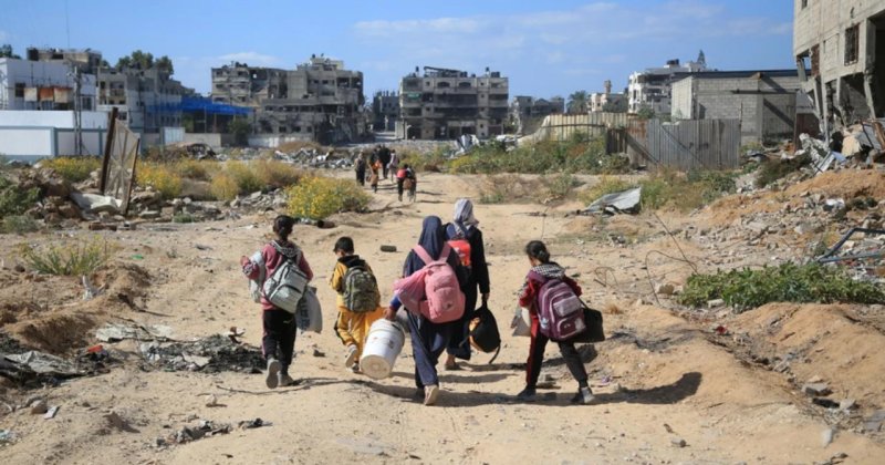 Gazze'nin orta kesimindeki Nusayrat'tan çok sayıda kişi yerinden edildi