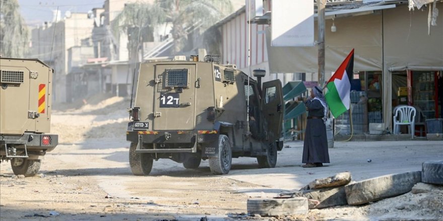 İşgal güçleri Batı Şeria'nın Tulkerim kentine baskın düzenledi