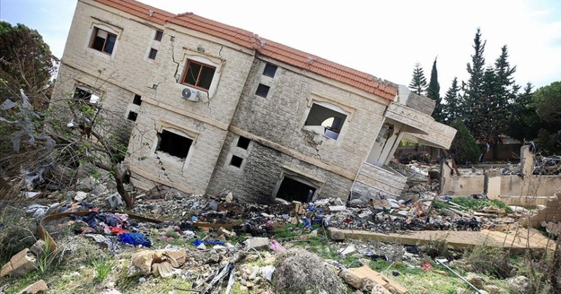 Lübnan'ın güneyine büyük umutlarla dönen halk evlerinin enkazıyla karşılaştı