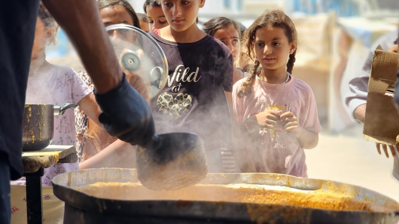 Dünya Merkez Mutfağı Gazze'deki faaliyetlerini askıya aldı