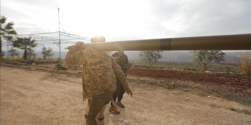 Esed reşit olmayanlar dahil erkekleri zorla silah altına alıyor