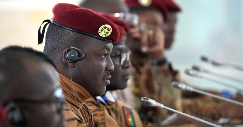 Burkina Faso cuntası hükümeti feshetti