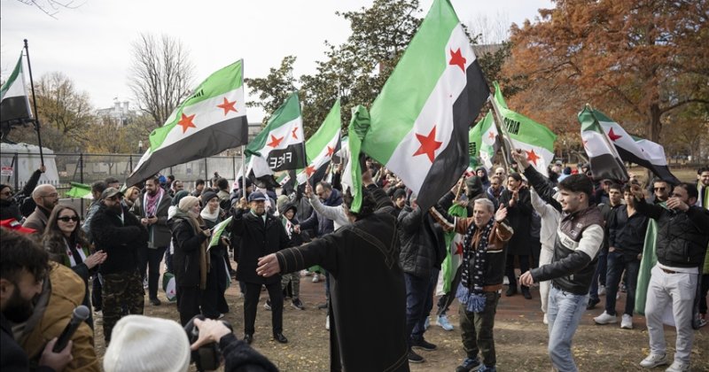 ABD'deki Suriyeliler, Beyaz Saray'ın önünde Esed rejimini protesto etti