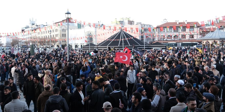 Suriye Devrimi Konya'da tebrik edildi