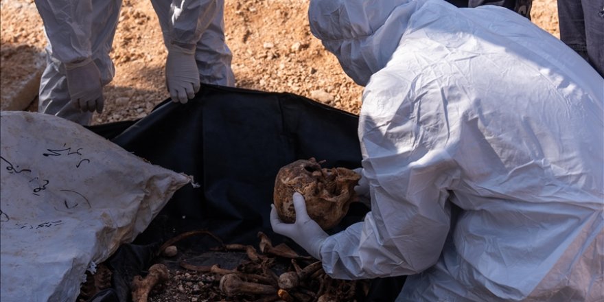 Suriye'de Baas rejiminin çökmesinin ardından ülkede toplu mezarlar ortaya çıkıyor