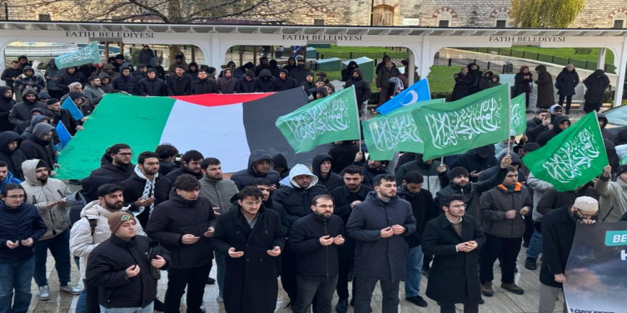 Üniversiteli Müslümanlar sabah namazında Fatih Camii’nde buluştu