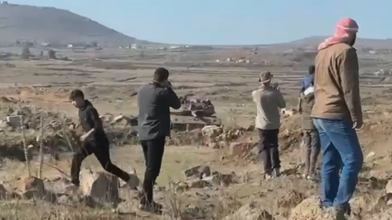 İşgalci İsrail Suriye'deki işgali protesto eden sivillere saldırdı