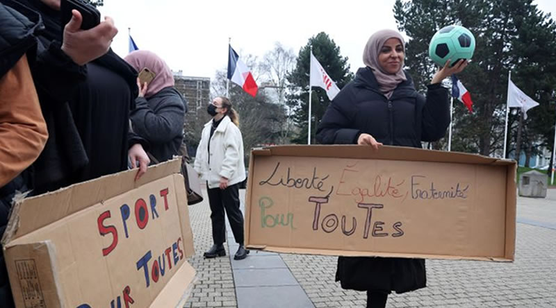 Fransa'daki tüm spor dallarındaki başörtüsü yasaklarına karşı durmalıyız