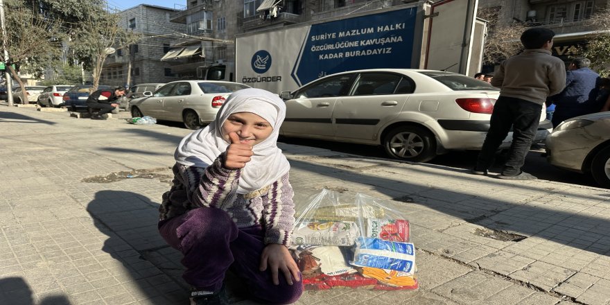 Özgür-Der Gençliği, Halep'in Hıristiyan yoğunluklu bölgesinde ekmek dağıtımı gerçekleştirdi