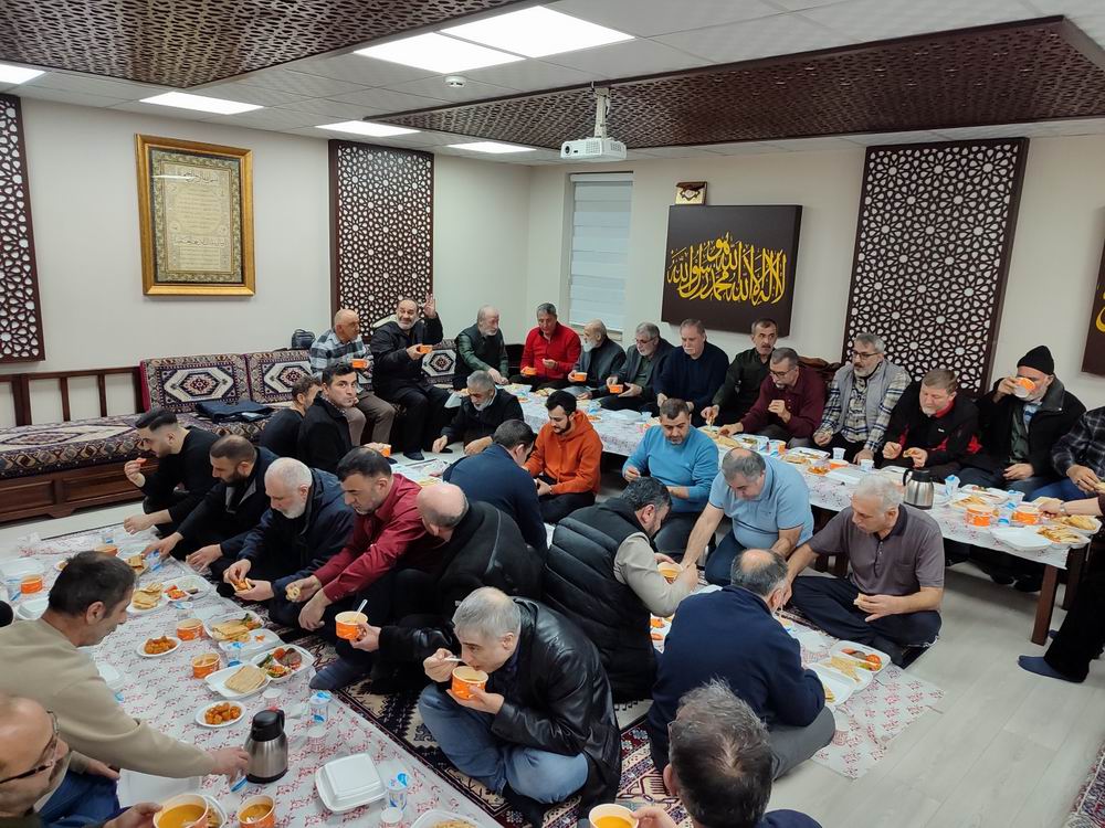 Sivas Özgür-Der üyeleri iftarda Sivas davası mağdurlarıyla bir araya geldi