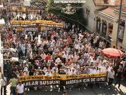 Taksim'de Kardeşlik Eylemi: “Silahları Susturun!”