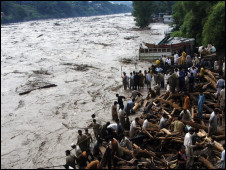 Pakistanda Sellerde Ölü Sayısı 1100ü Aştı