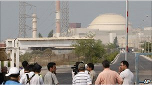 İran İlk Nükleer Tesisine Yakıt Yüklemeye Başladı
