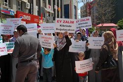 Suriye Yönetimi Adana’da Protesto Edildi