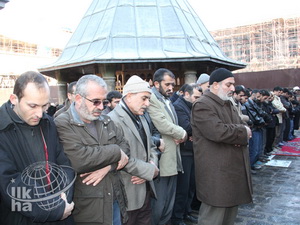 Katledilen Mazlumlar İçin Gıyabi Cenaze Namazı