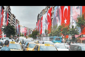 Burası Şişli, Kuzey Kore Değil! (FOTO)