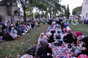 Süleymaniye’de Ümmet ve Kardeşlik İftarı