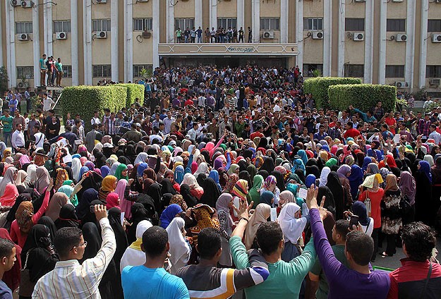 Ezher'de Öğrencilerden Darbe Karşıtı Gösteriler