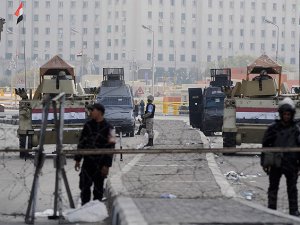 Mısır Cuntası Tahrir Meydanını Trafiğe Kapattı