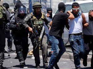 İsrail Polisi Filistinli Gençlerle Çatıştı