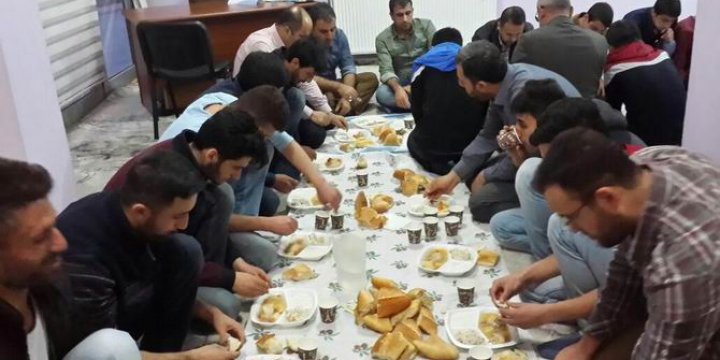 Muş Özgür-Der’de Geleneksel Cuma Yemek İkramı Devam Ediyor