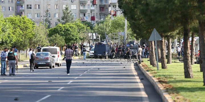 Diyarbakır'da Bombalı Araç Saldırısı: 3 Ölü, 45 Yaralı