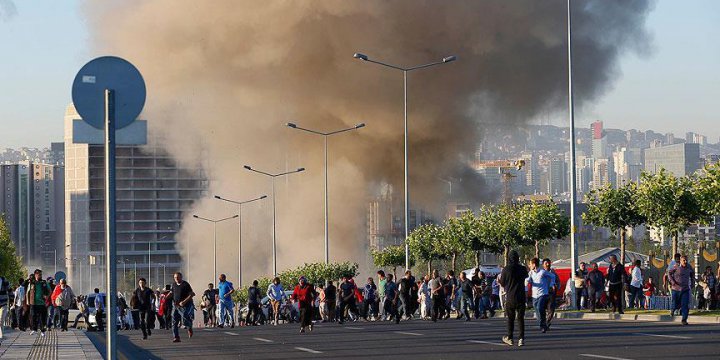 Türkiye Darbeye Karşı Direnişte 240 Can Verdi