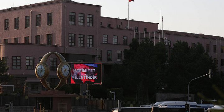 Genelkurmay'ın Önünde Artık 'Hakimiyet Milletindir' Yazıyor