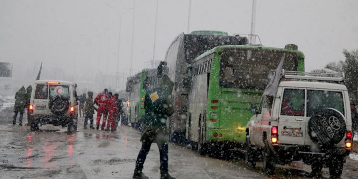 Halep'ten 700 Araç ve 20 Otobüslük Yeni Konvoy Hareket Etti