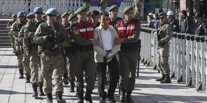 TÜRKSAT Baskını Davasında 'Etek'li Protesto