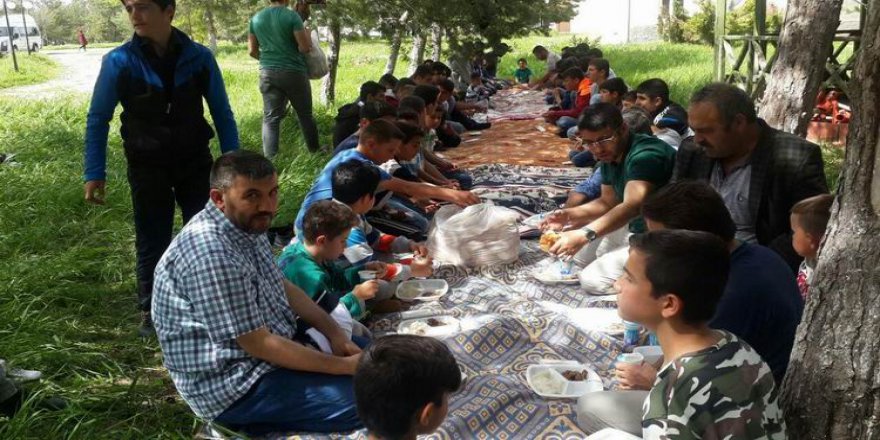 Muş Özgür-Der Üyeleri ve Misafirleri Piknikte Biraraya Geldi