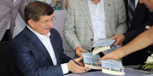 Ahmet Davutoğlu’nun Kitabı da Cezaevlerinde Yasaklandı