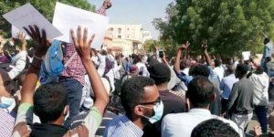 Sudan’da Cenaze Töreni Protesto Gösterisine Dönüştü