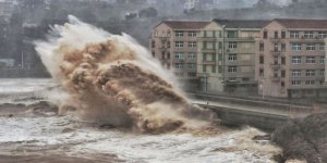 Çin'i Lekima Tayfunu Vurdu: 13 Ölü