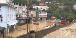 Artvin'de Dereler Taştı, Yollar Kapandı